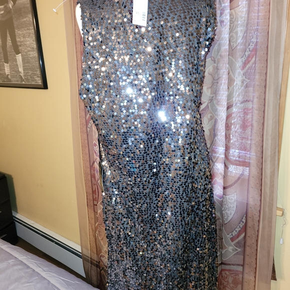 Dress - Picture 4 of 8